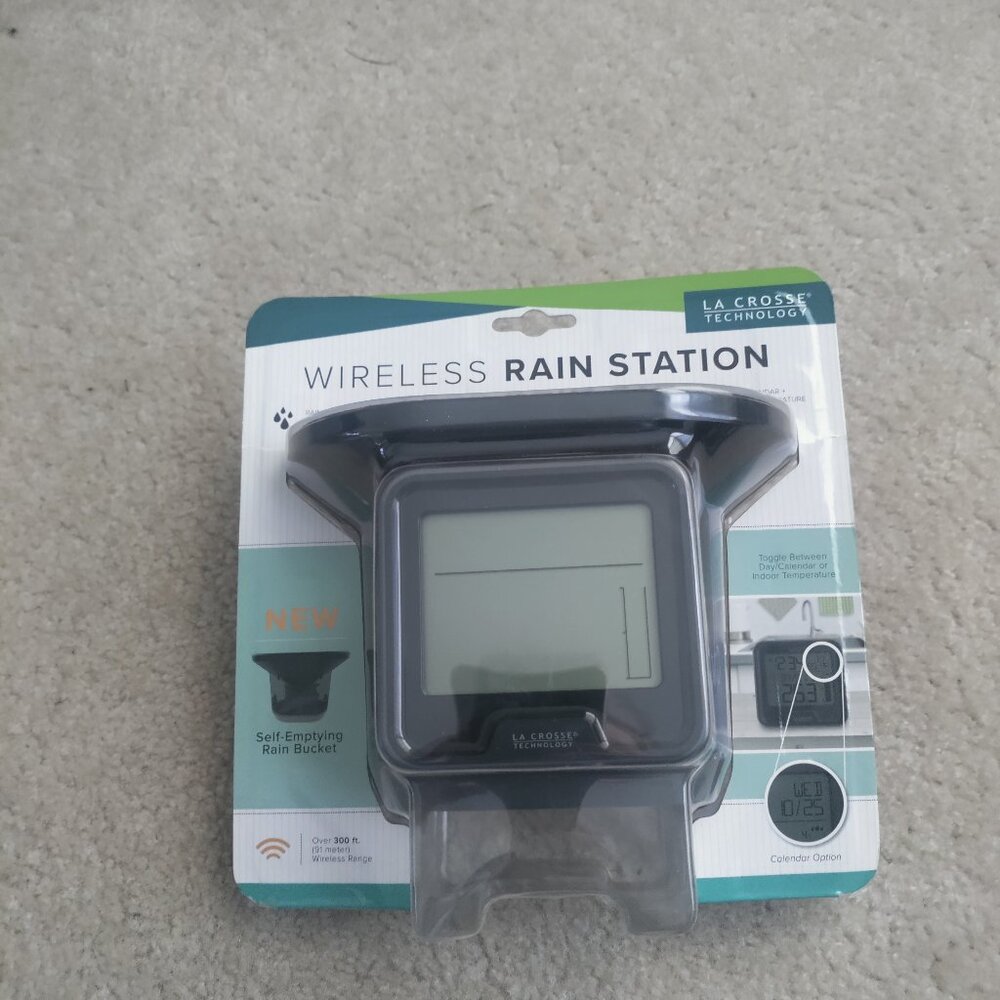 New La Crosse 724-1409 Digital Rain Gauge with Indoor Temperature, 32F to 99F